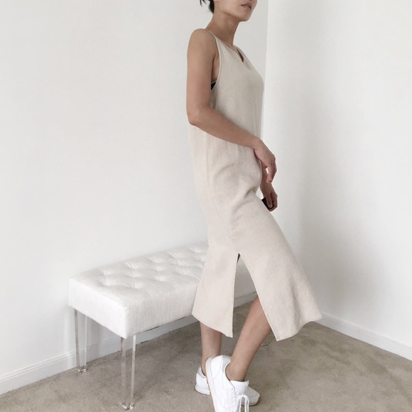 Dresses & Skirts - Simple minimalist sleeveless chic dress. RESORT